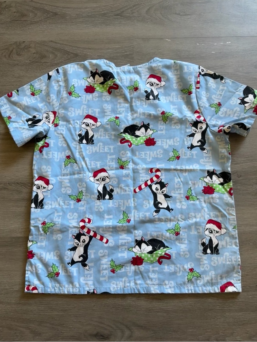 Vintage Warner Bros. Penelope Pussycat Holiday Scrub Top - Picture 2 of 5